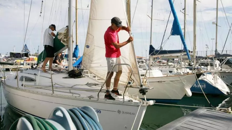 ‘La Panderola’ palpa el ambiente y la emoción de la Regata Costa Azahar