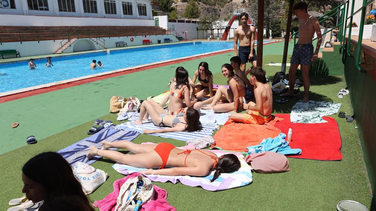 Alcoy inaugura la temporada de piscinas 2024