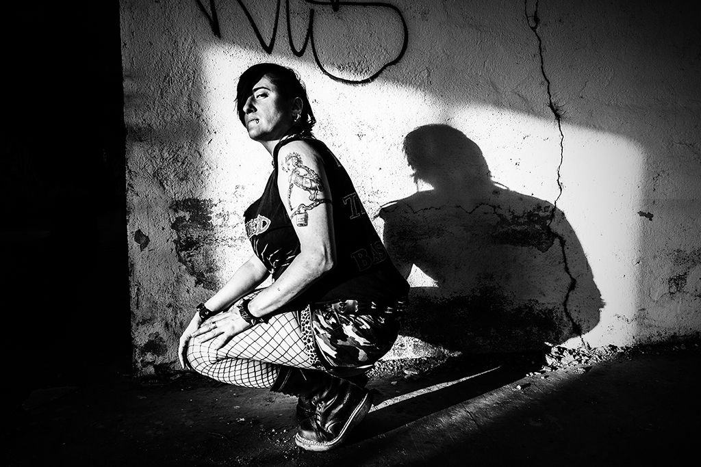 Retrato del punk en 'Ansia: la cruda expresión de la venganza'
