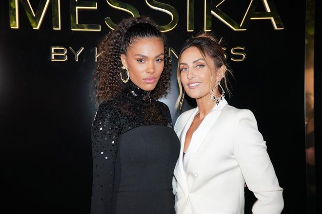 Tina Kunakey en el desfile de Messika by Kate Moss