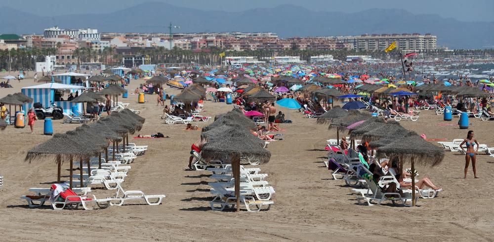 Playas en València medio vacías en el primer fin de semana de agosto