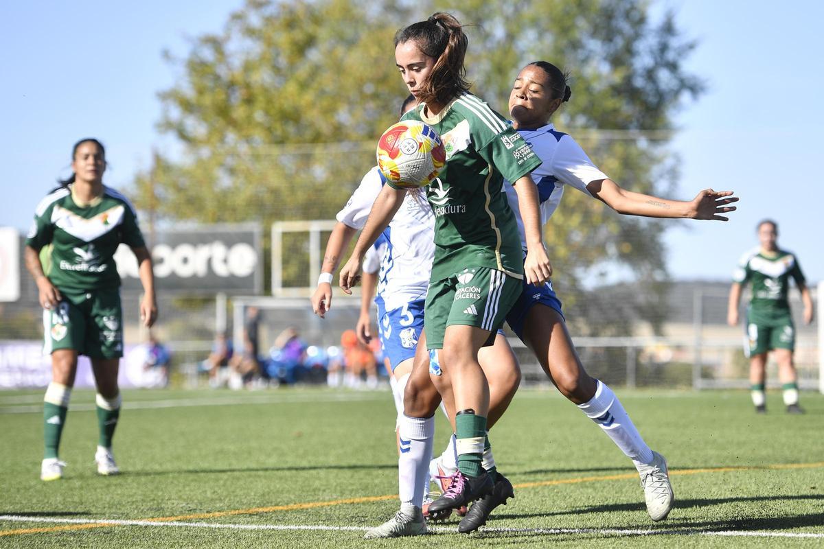 El Cacereño Femenino - Tenerife B, en imágenes