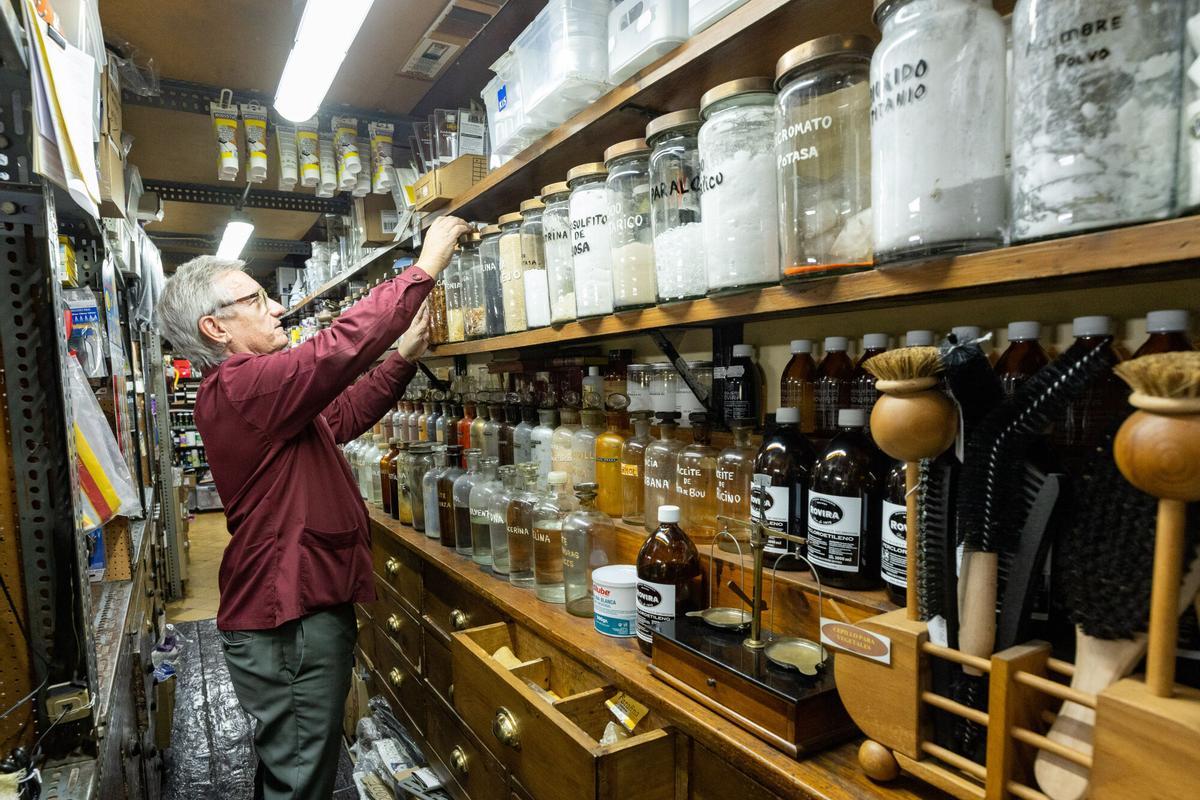 Interior de la Drogueria Rovira de Barcelona