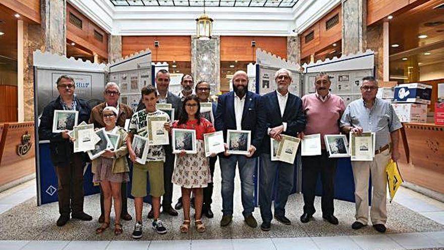 Los participantes, ayer, en el edificio de Correos.