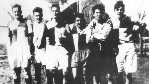 El Che, primero por la derecha, junto a sus compañeros del Atalaya