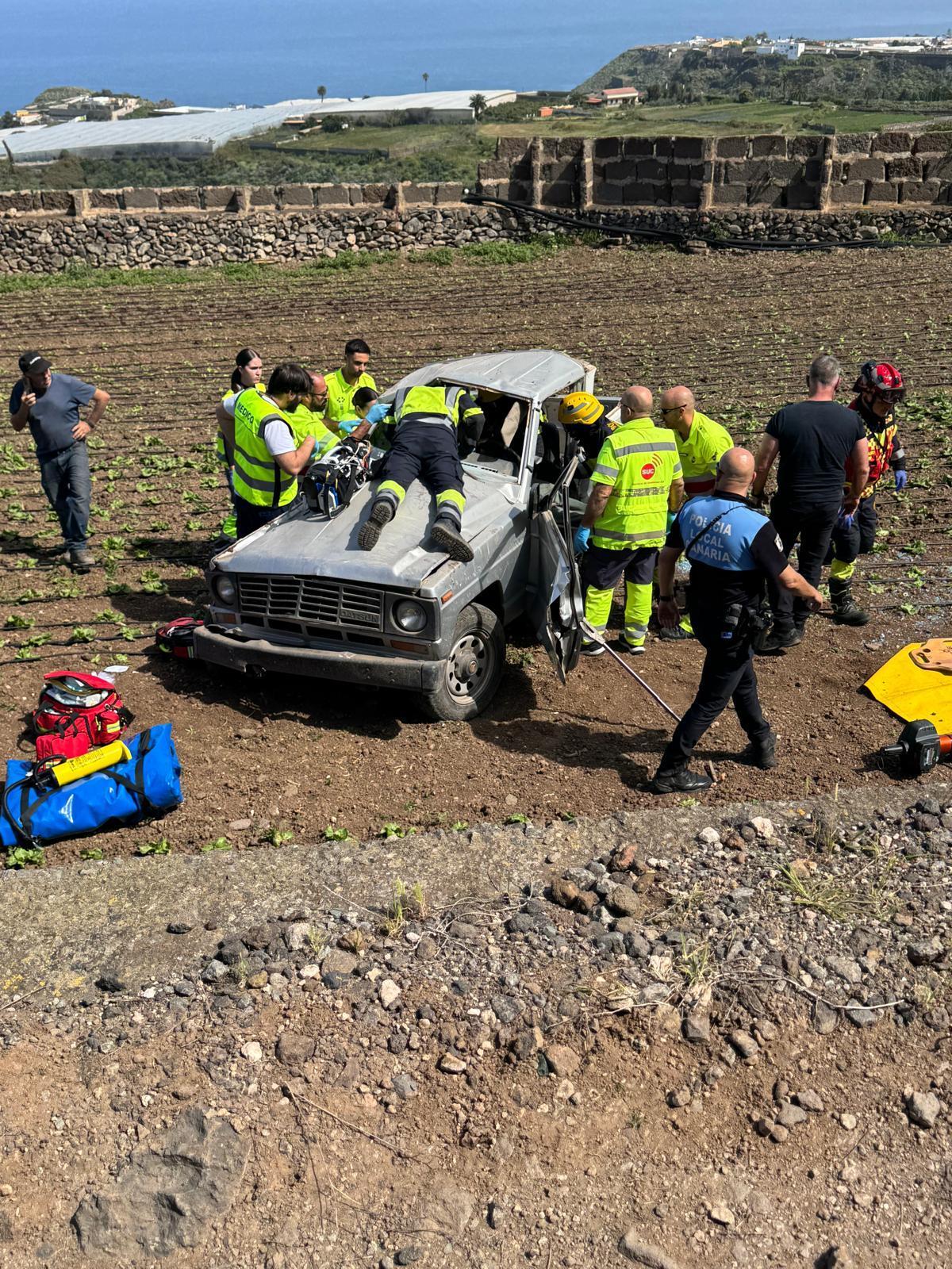 Evacuado en helicóptero un conductor de 87 años tras precipitarse con su vehículo en el norte de Gran Canaria