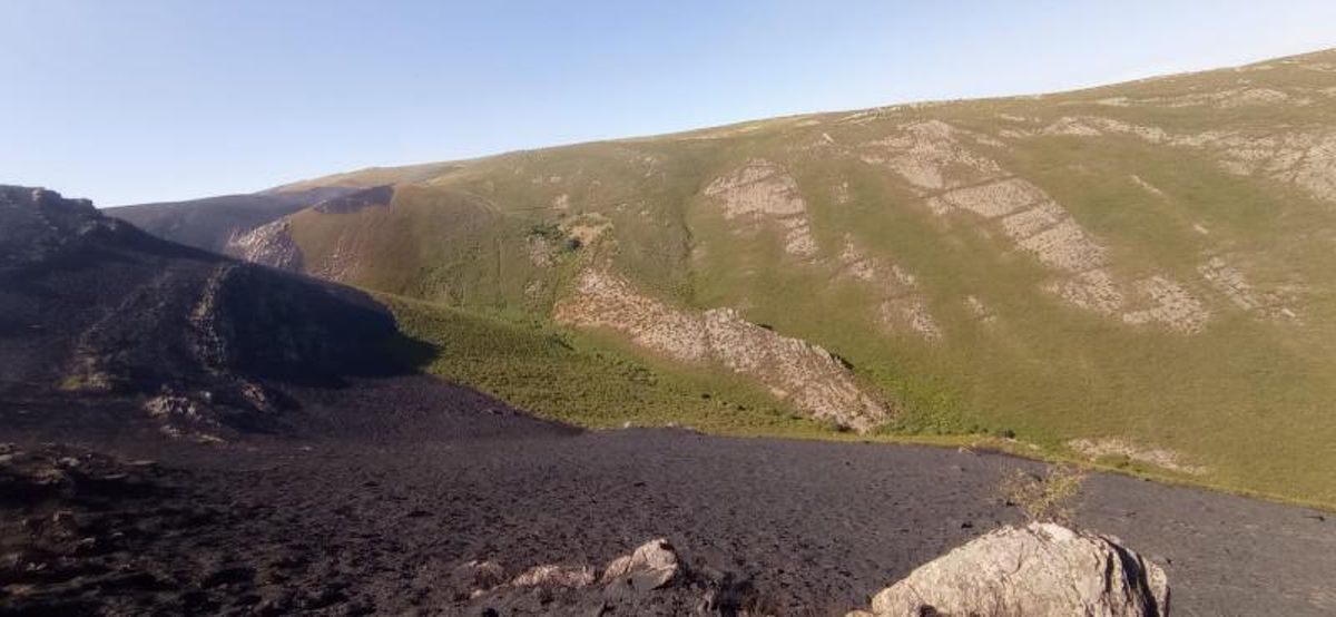 El daño del fuego en el parque natural de O Invernadeiro. | // @BRIFLAZA