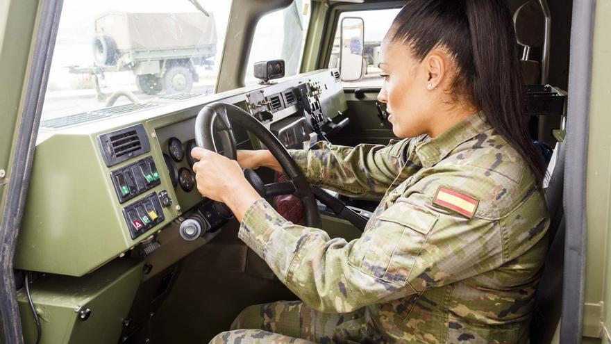 36 años de honor: las mujeres del Mando de Canarias