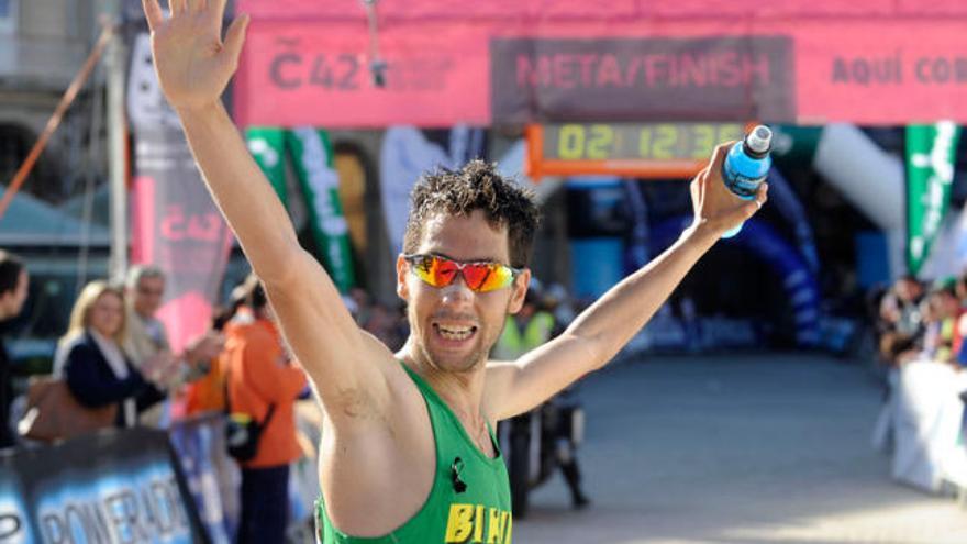 Javier Guerra a su llegada a la meta en María Pita.