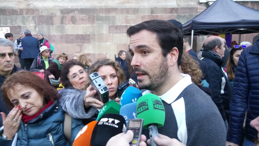 Alberto Garzón atiende a los medios en el ...