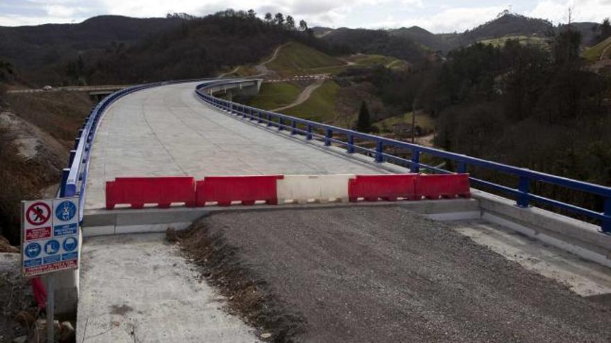 Obras de desdoblamiento de los túneles de Riaño en la vertiente langreana de la vía.