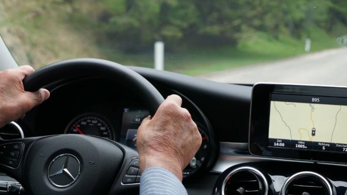La DGT lanza un aviso para los mayores de 65 años sobre el carnet de conducir