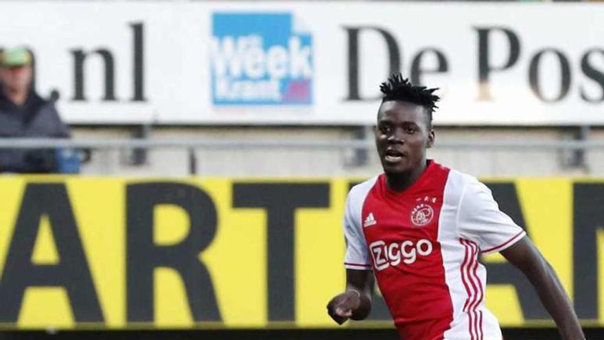 Traoré anota el segundo del Ajax en La Haya. // Stanley Gontha