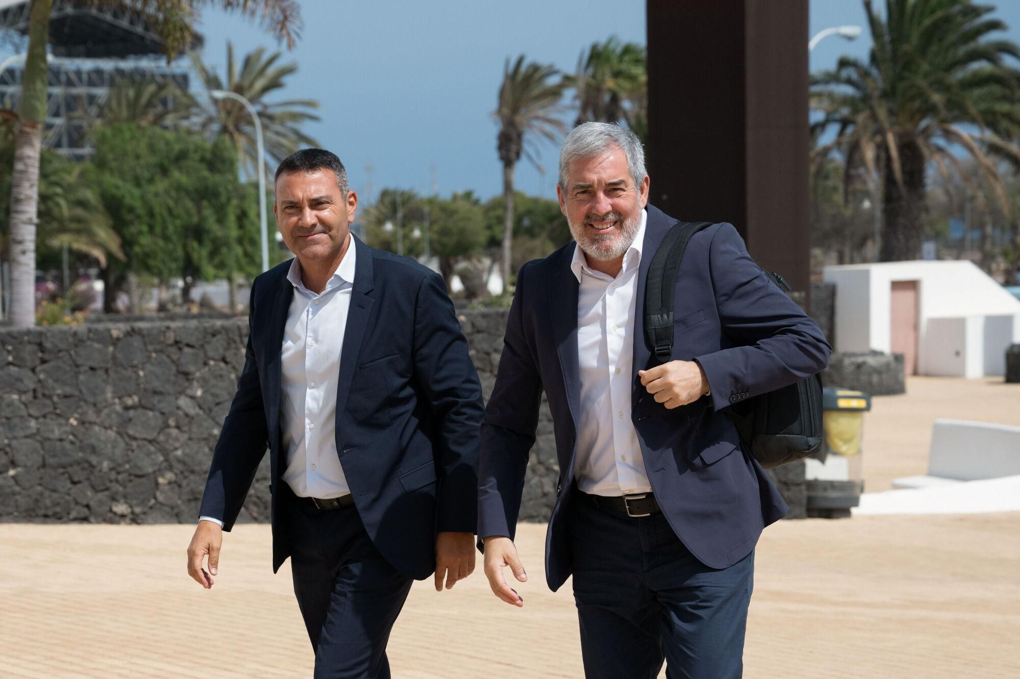 La reunión entre Pedro Sánchez y Fernando Clavijo en Lanzarote, en imágenes