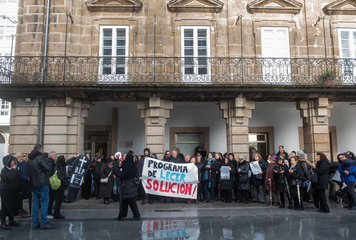 Concentración en casa Paredes de los trabajadores del programa de Lecer.