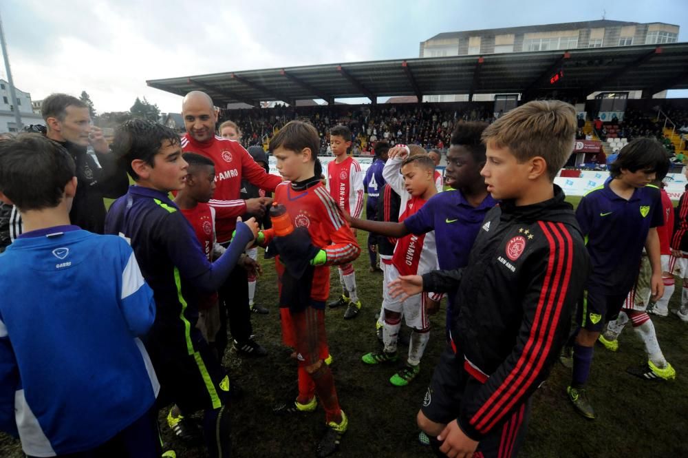 El Málaga rubrica su nombre en el libro dorado del Arousa Fútbol-7