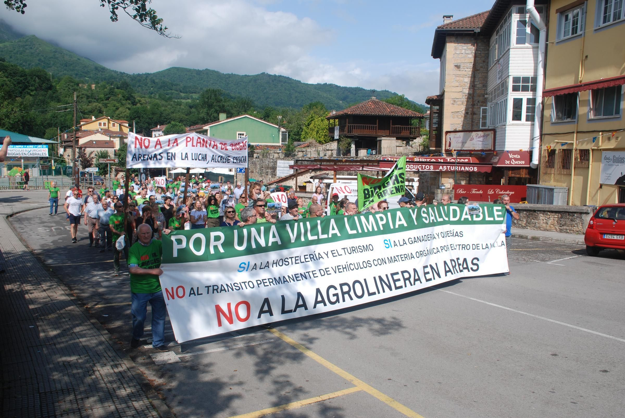 Manifestación contra la planta de biogás en Arenas de Cabrales
