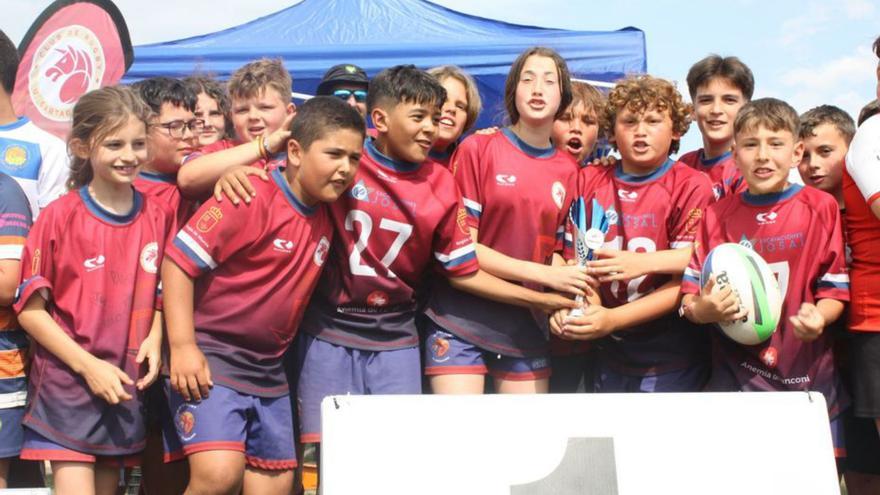 El CRU Cartagena sub-12, con su trofeo. | L.O.