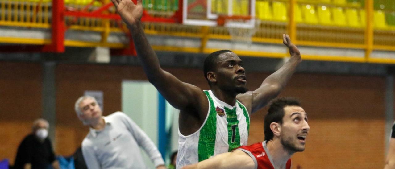 Xavier Newson, a la izquierda, en un partido del Ciudad de Córdoba de la pasada temporada.