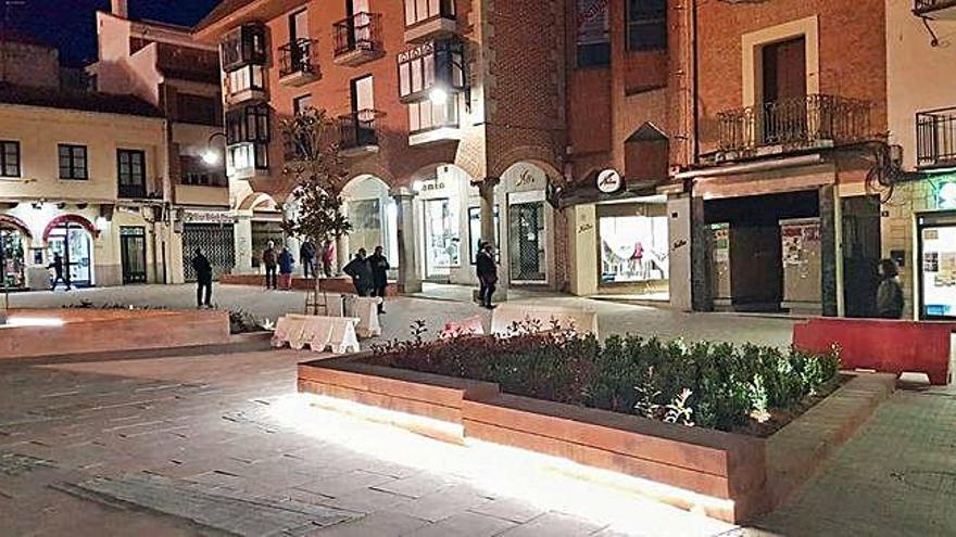 La plaza de Santa María con la nueva luz ornamental, estos días en pruebas.