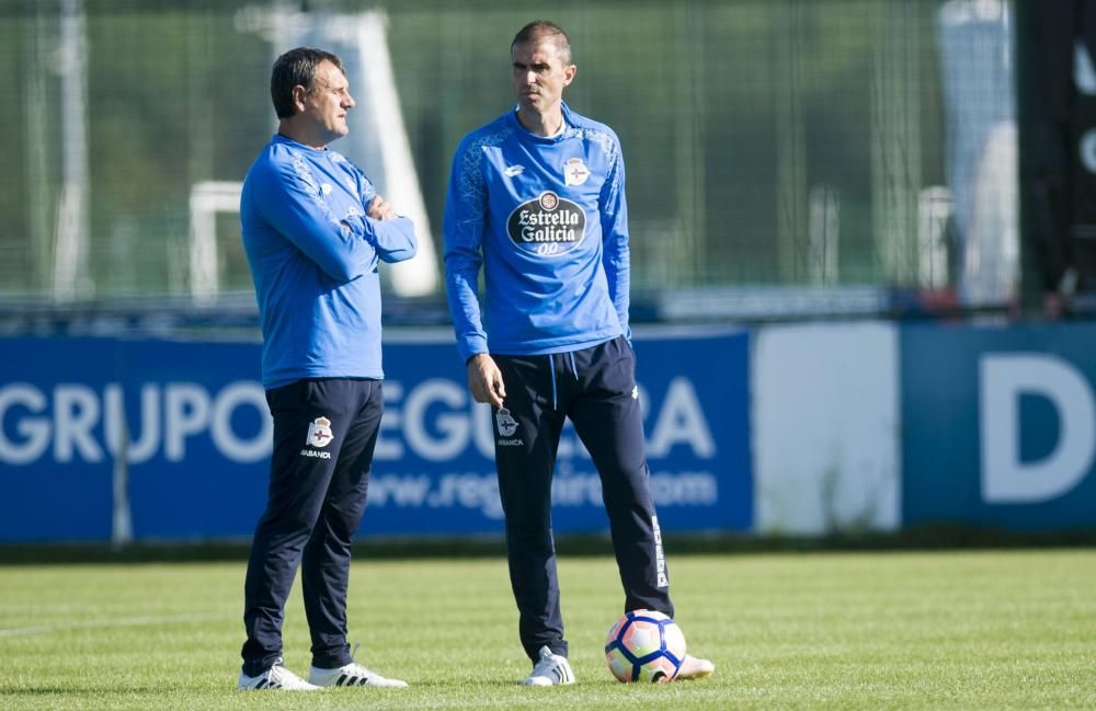 Carles Gil tuvo que abandonar antes de tiempo el entrenamiento. Sidnei y Joselu, también al margen.