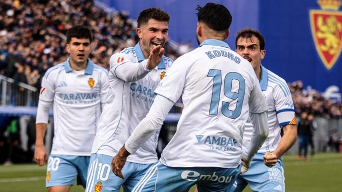 Guti y Francho felicitan a Kodro tras su gol al Leganés, con Aguirregabiria detrás.