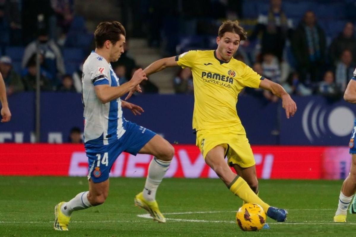 Carlo Adriano, en acción durante el partido de anoche en el campo del Espanyol.