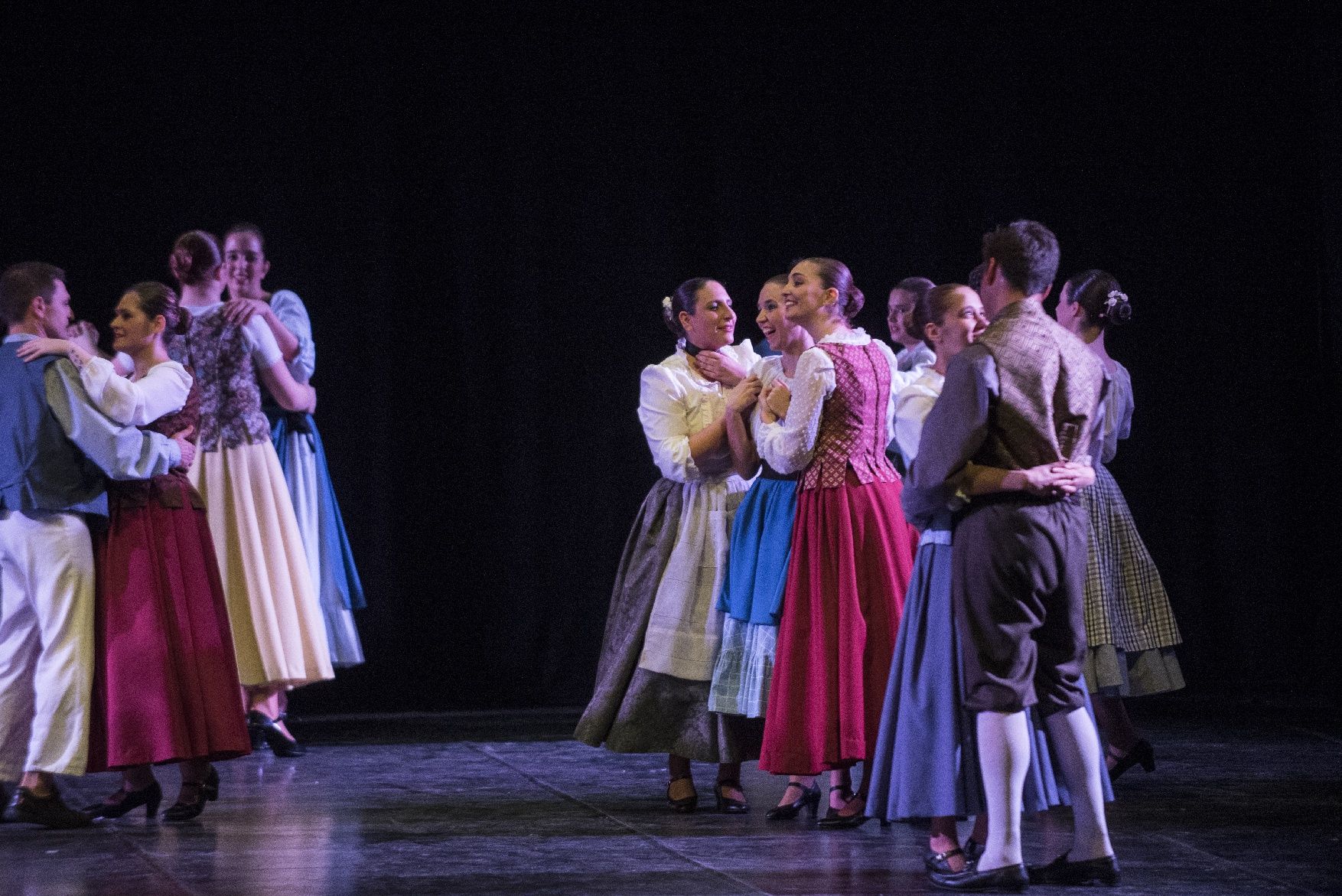 Les imatges de l'espectacle «L'hostal de l'oreneta» del Casal Cultural Dansaires
