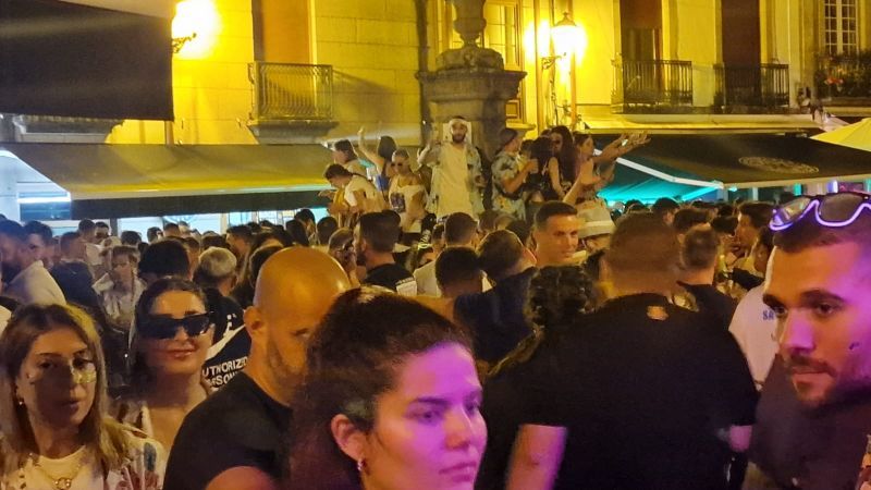 Lleno en los locales de copas con música de Vilagarcía durante la "noche del agua".