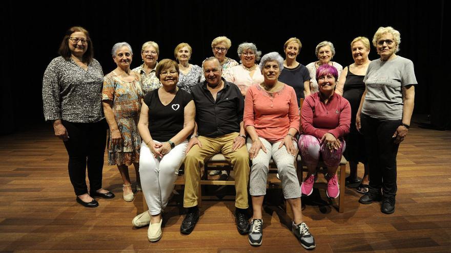 Los integrantes de Luscofusco, ayer, en los
 ensayos del Salón Teatro.   | // BERNABÉ/JAVIER LALÍN