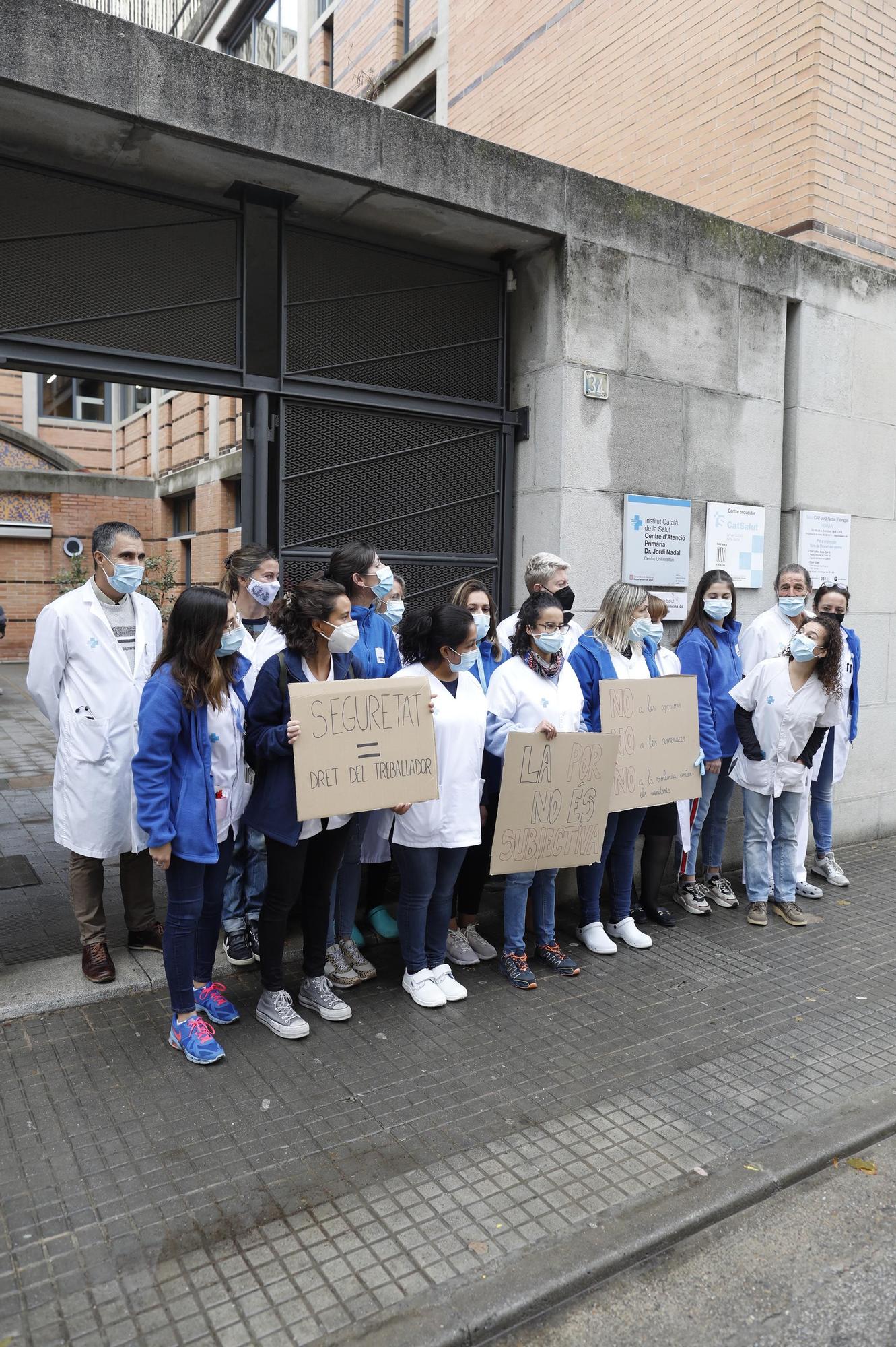 Treballadors dels CAPs de Salt protesten contra la inseguretat que viuen