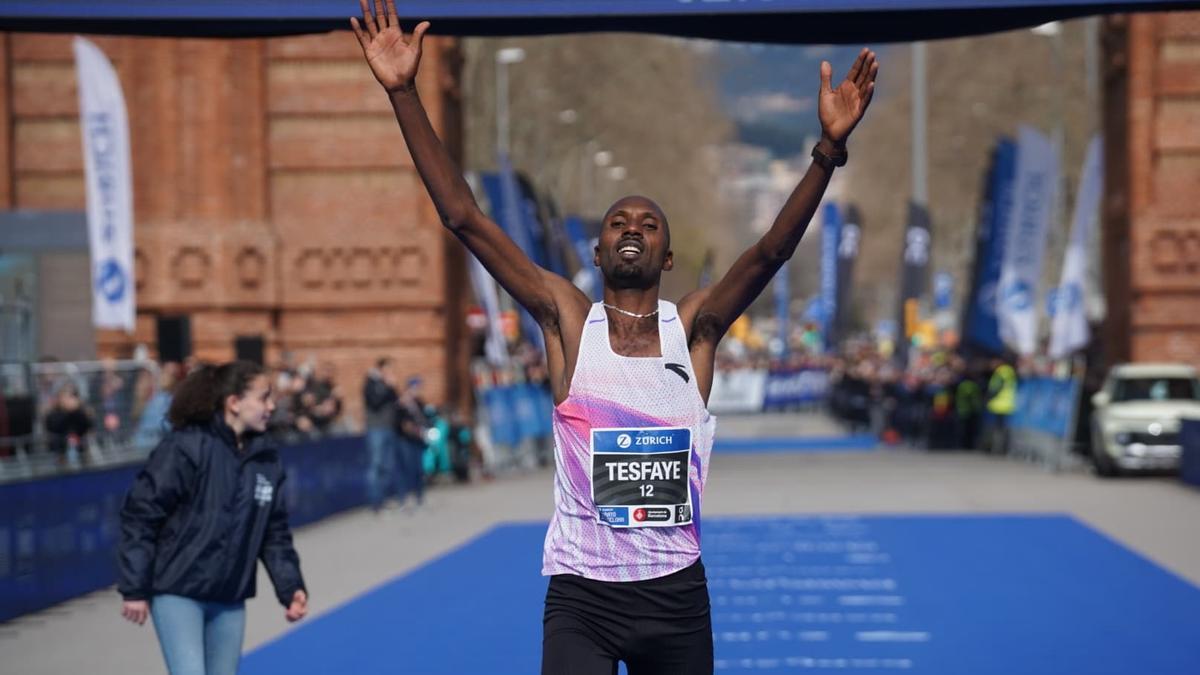 Tesfaye Deriba pulveriza el récord de la Zurich Marató Barcelona