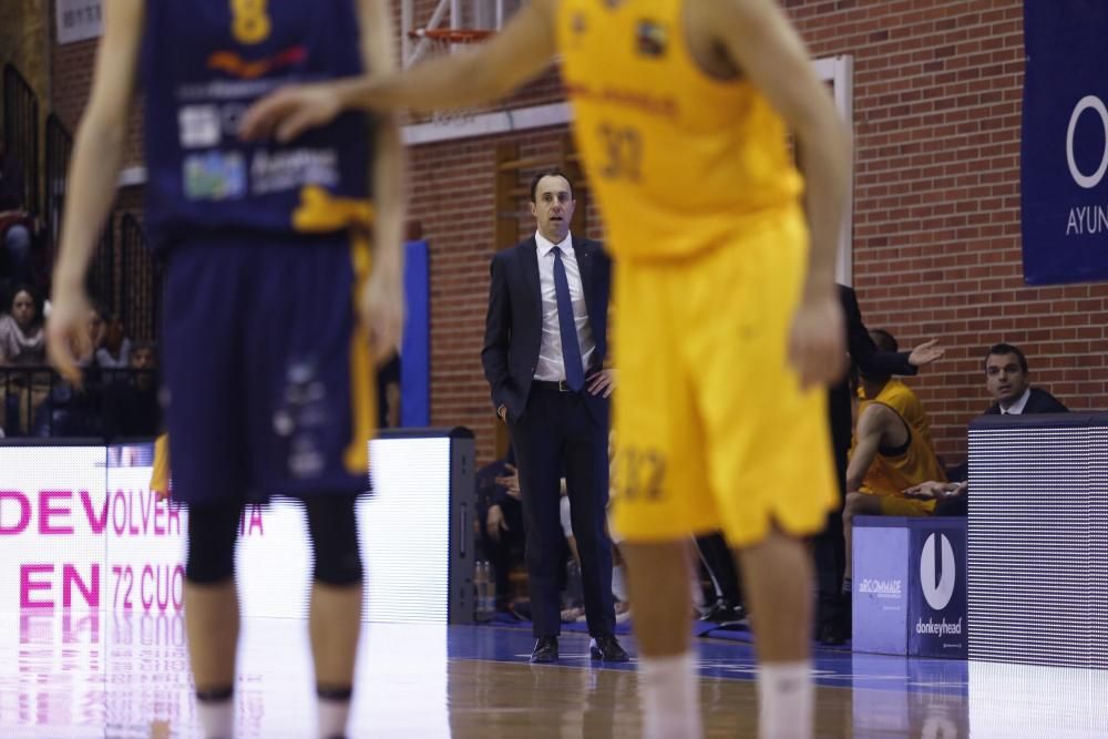 Partido entre el Unión Financiera Baloncesto Oviedo y el F.C. Barcelona B