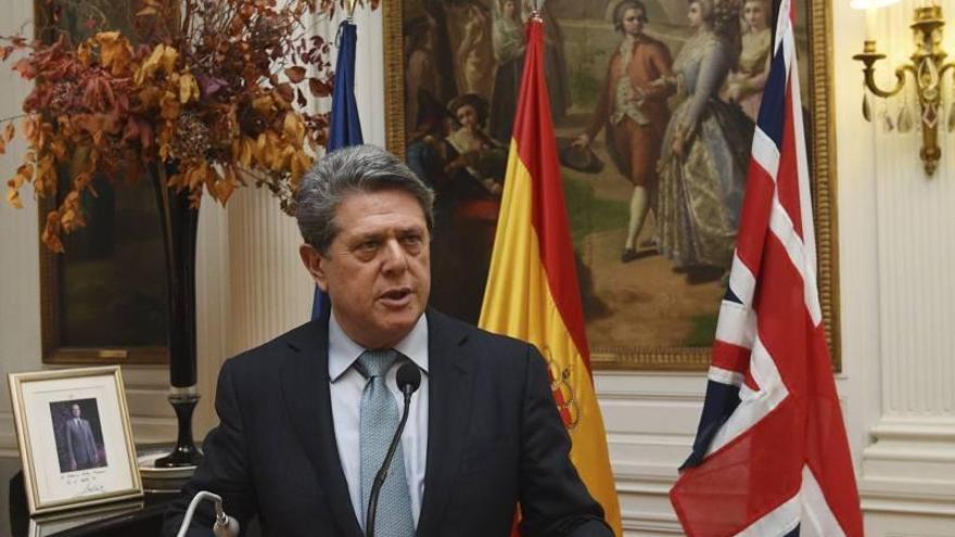 El Gobierno acuerda el relevo de Trillo a petición propia como embajador en Londres