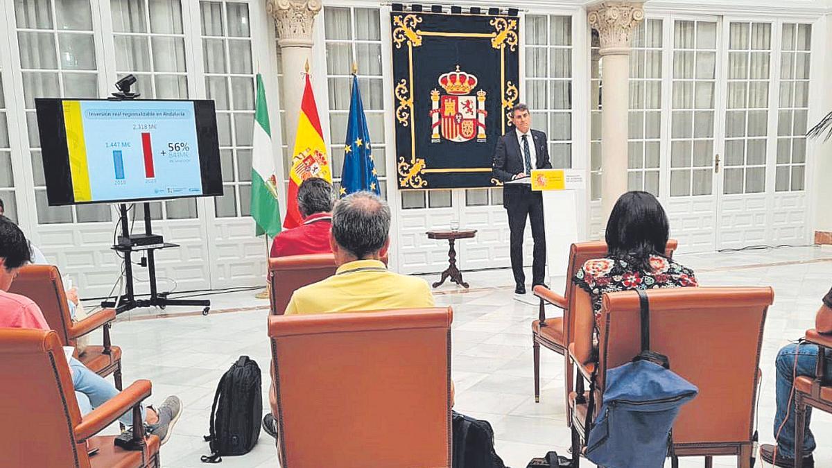 El delegado del Gobierno en Andalucía, Pedro Fernández, en la presentación del proyecto de PGE 2023, en Sevilla.