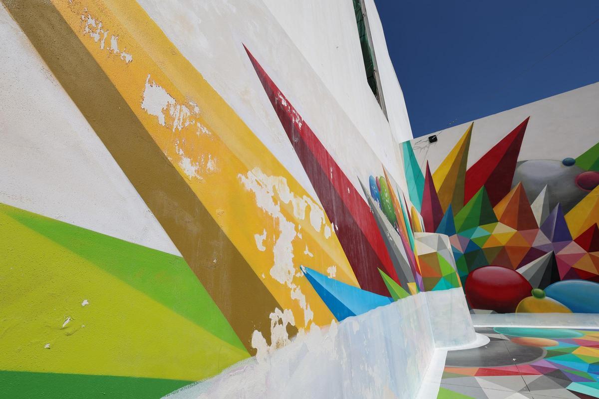 Todas las imágenes de la calle Santa Inés, en Sant Antoni, donde se ha restaurado la obra de Okuda.