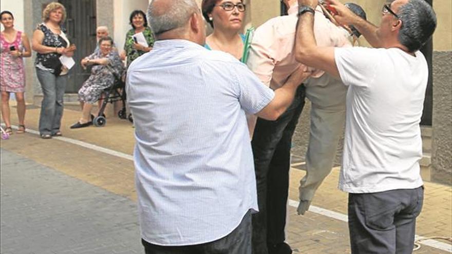 L’Alcora anima Sant Cristòfol con los ‘ninots’ y la bendición