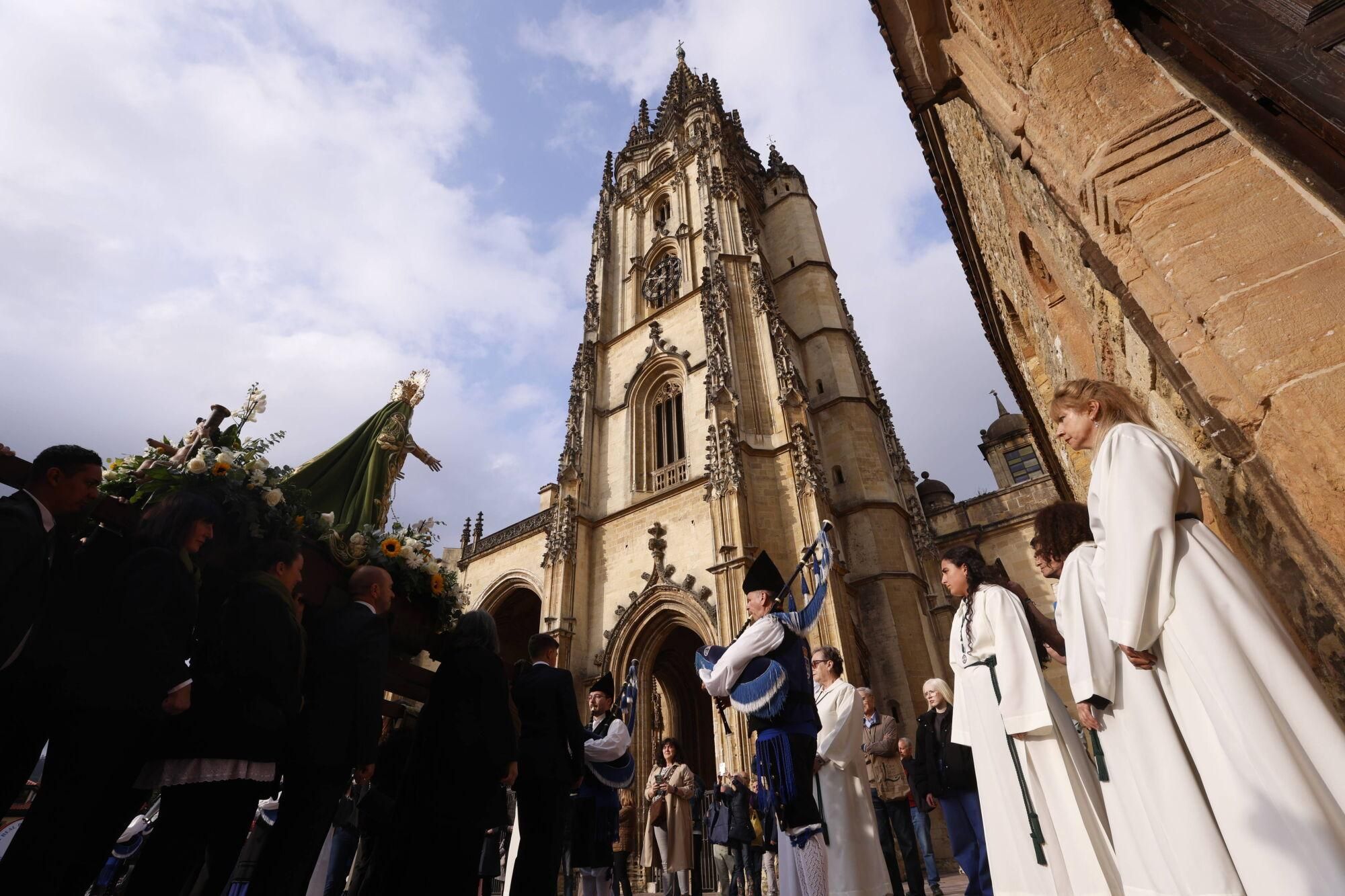 Así fue la procesión de la Esperanza en Oviedo. 