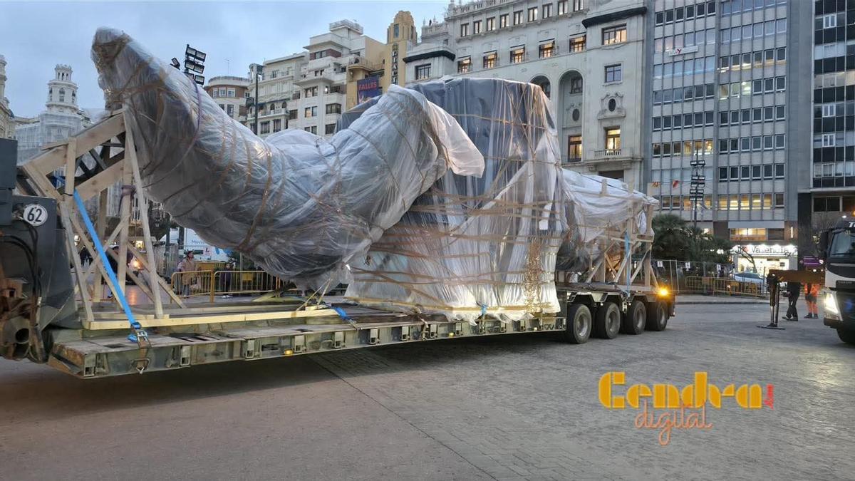 Llegan las primeras piezas de la falla municipal