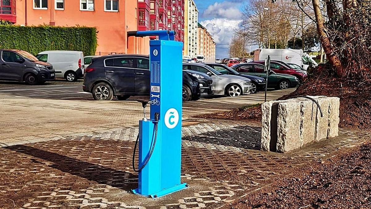 Máquina de reparación y lavado de bicicletas, en Novo Mesoiro.  | // @ELOYTP