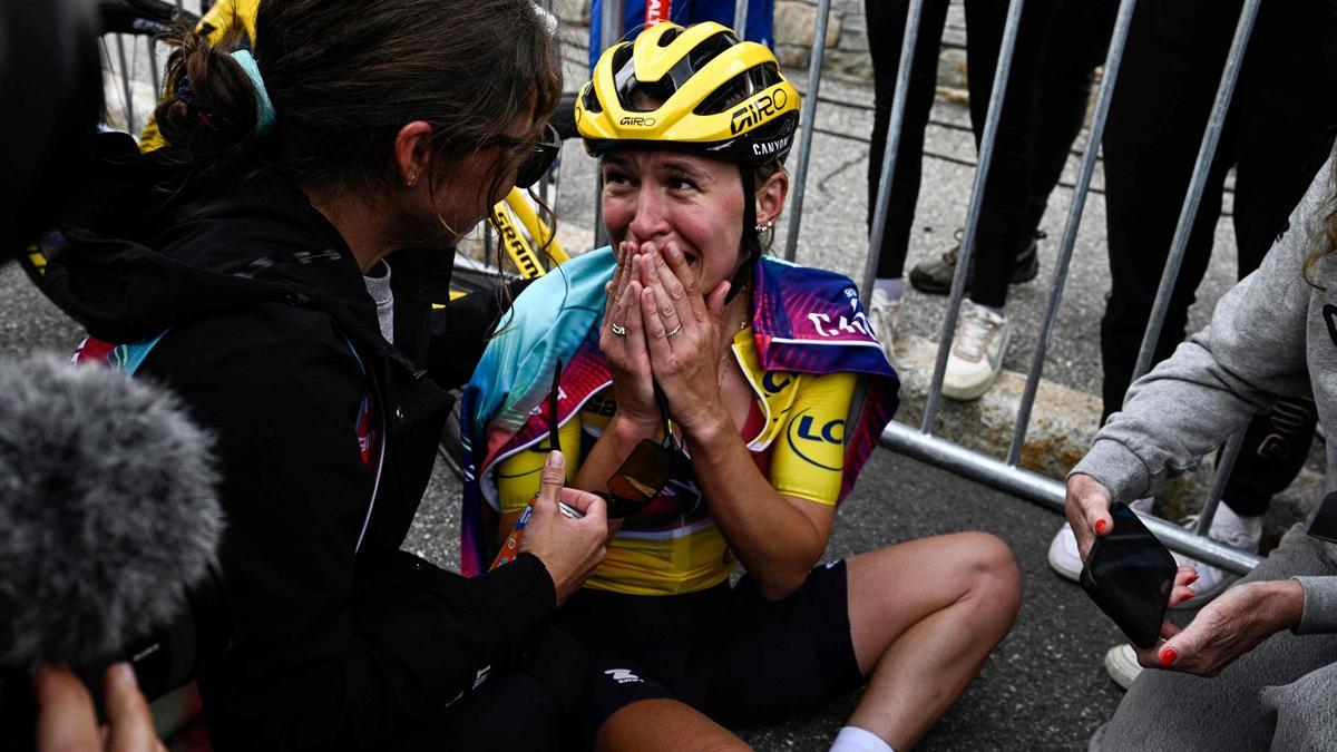 La ciclista polaca Katarzyna Niewiadoma, tras ganar el Tour de Francia.