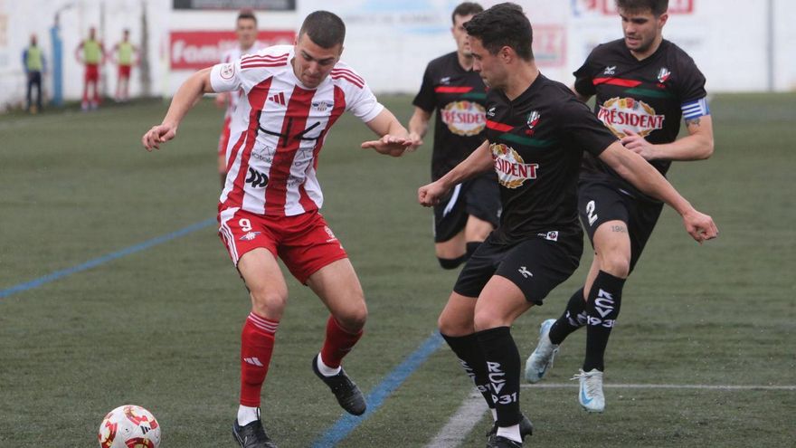 Manufre es uno de los 12 jugadores de O Morrazo en la plantilla del Alondras.