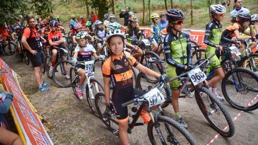 La Festa da Veciñanza se completa desde hace 4 años con un carrera ciclista infantil de BTT. // R. Vázquez