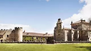 La casa-fortaleza con iglesia de un pueblo de Soria que se vende por 4.800.000 euros