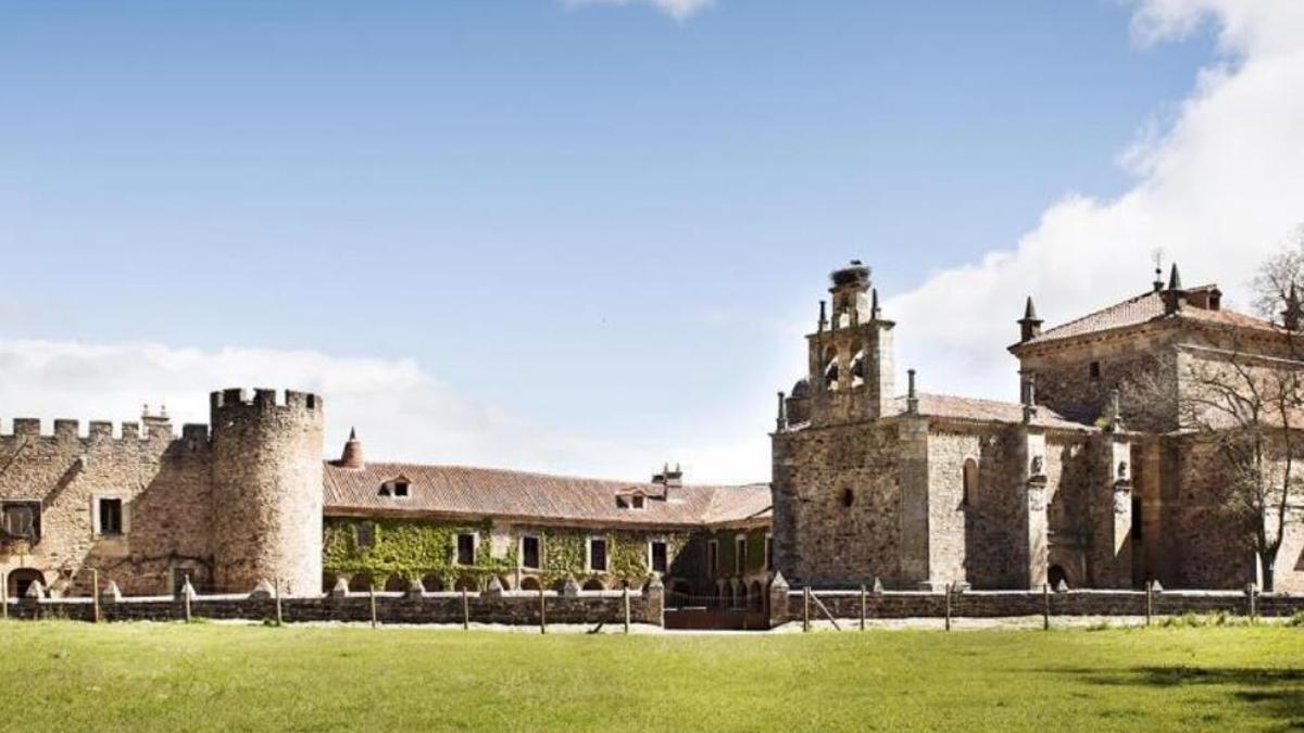 Vista de la casa-fortaleza monumento nacional que ha salido a la venta en Soria.