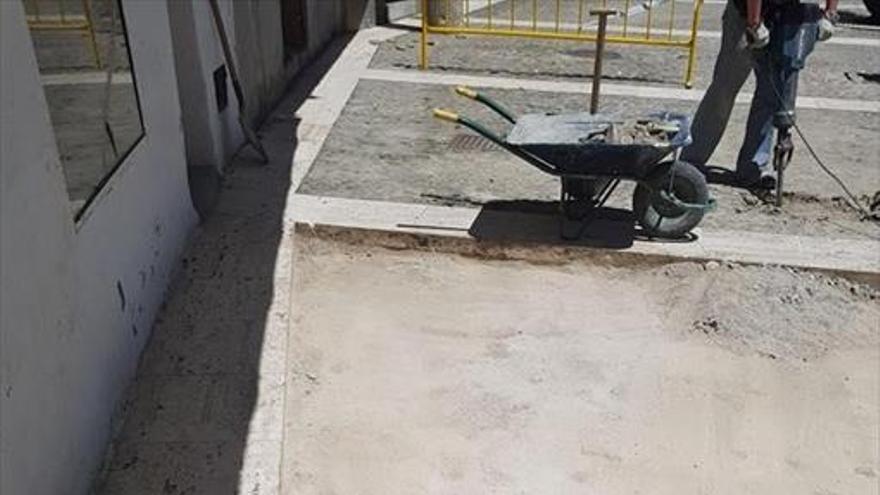 Inician obras de reforma de una plaza y una calle