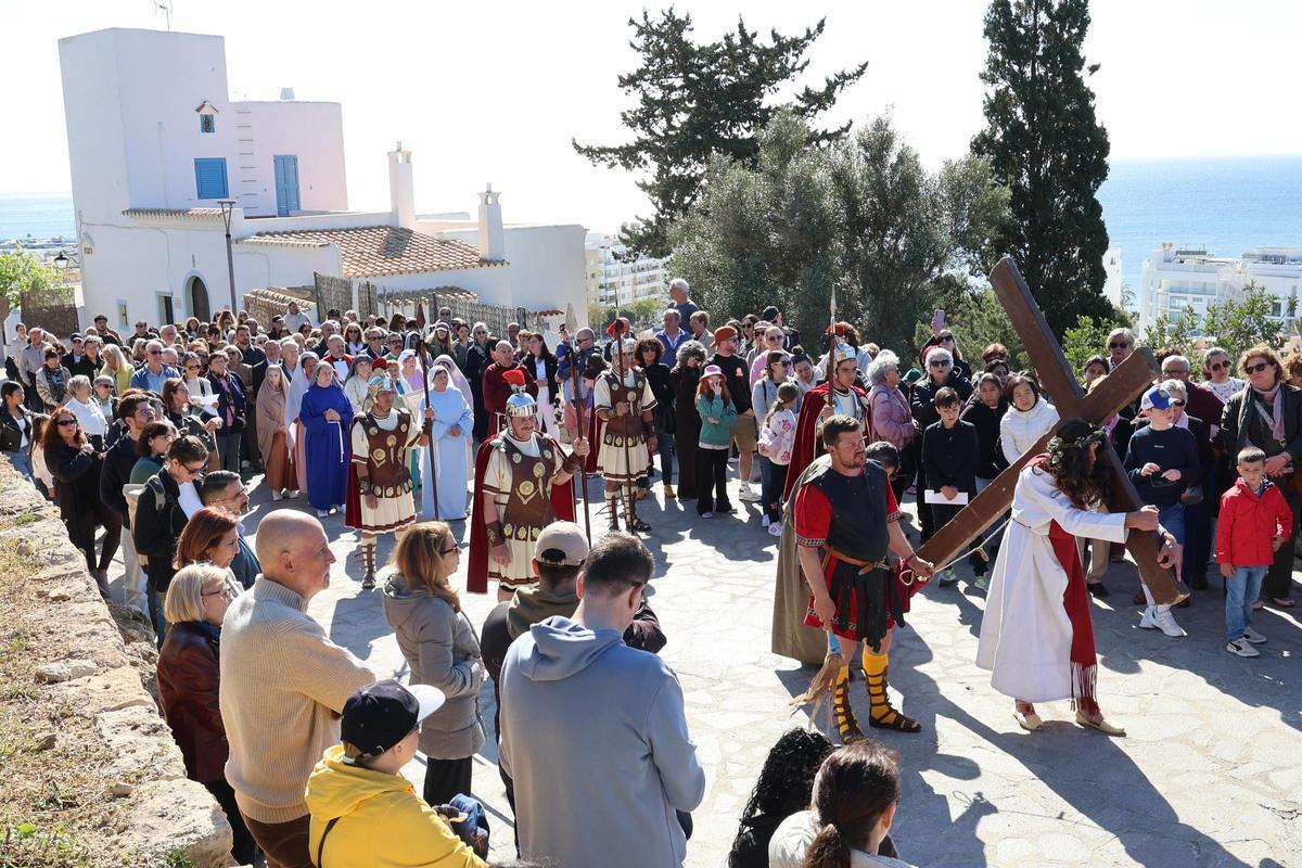 Jesús porta la cruz hacia Puig de Missa