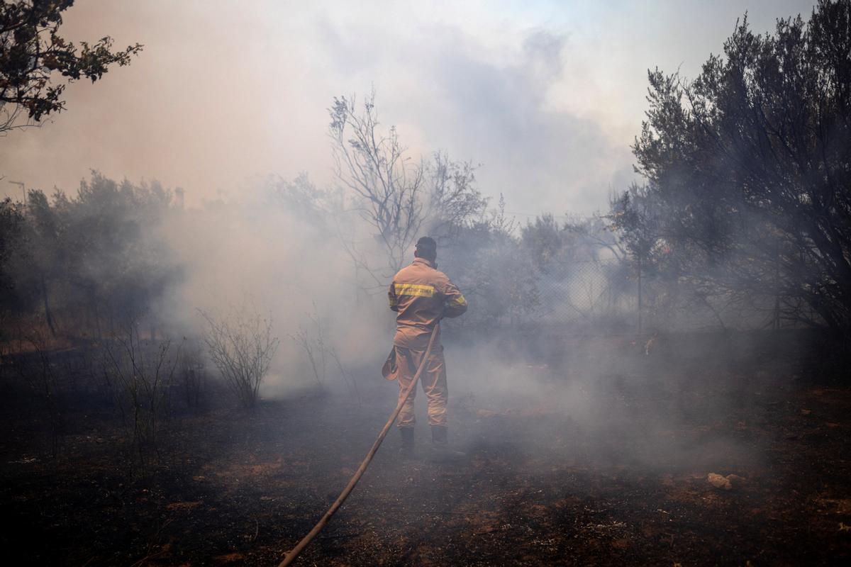 Al menos a 26 personas muertas en una nueva ola de incendios en Grecia