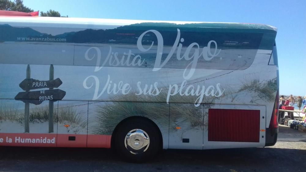 Autobuses con imágenes de las Islas Cies