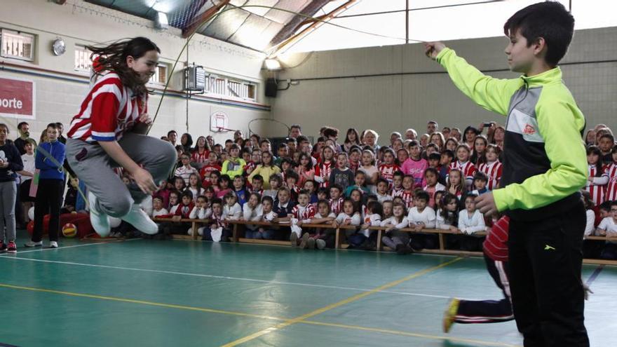 Participantes en la semana del deporte del colegio Miguel de Cervantes.